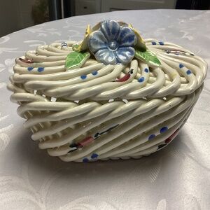 Vintage Woven Basket Weave Ceramic Covered Triniket Dish Roses Spain White Pink